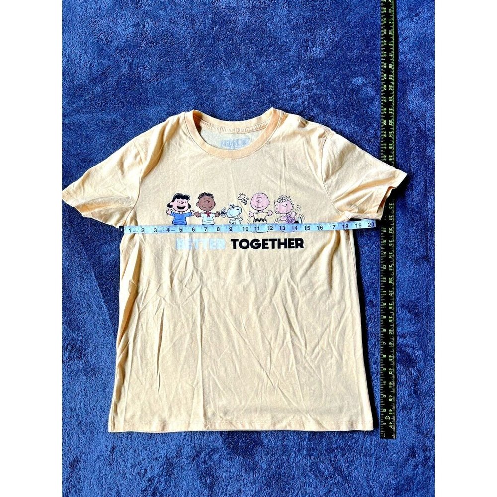 PEANUTS CHARLIE BROWN AND HIS CREW "BETTER TOGETHER" YELLOW MED T-SHIRT